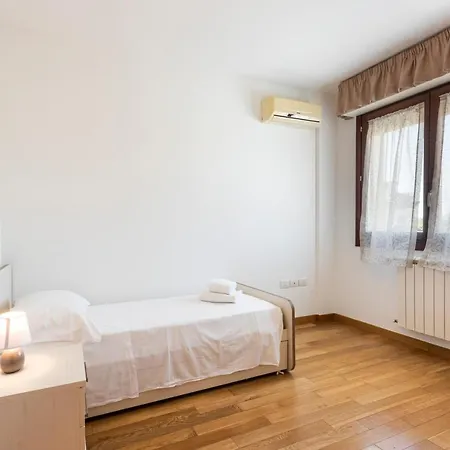 Apartment Visarno Modern By Mmega